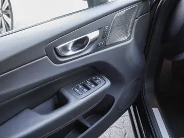 VOLVO XC60 B4 Plus Dark ACC   PANORAMA   HARMAN KARDON