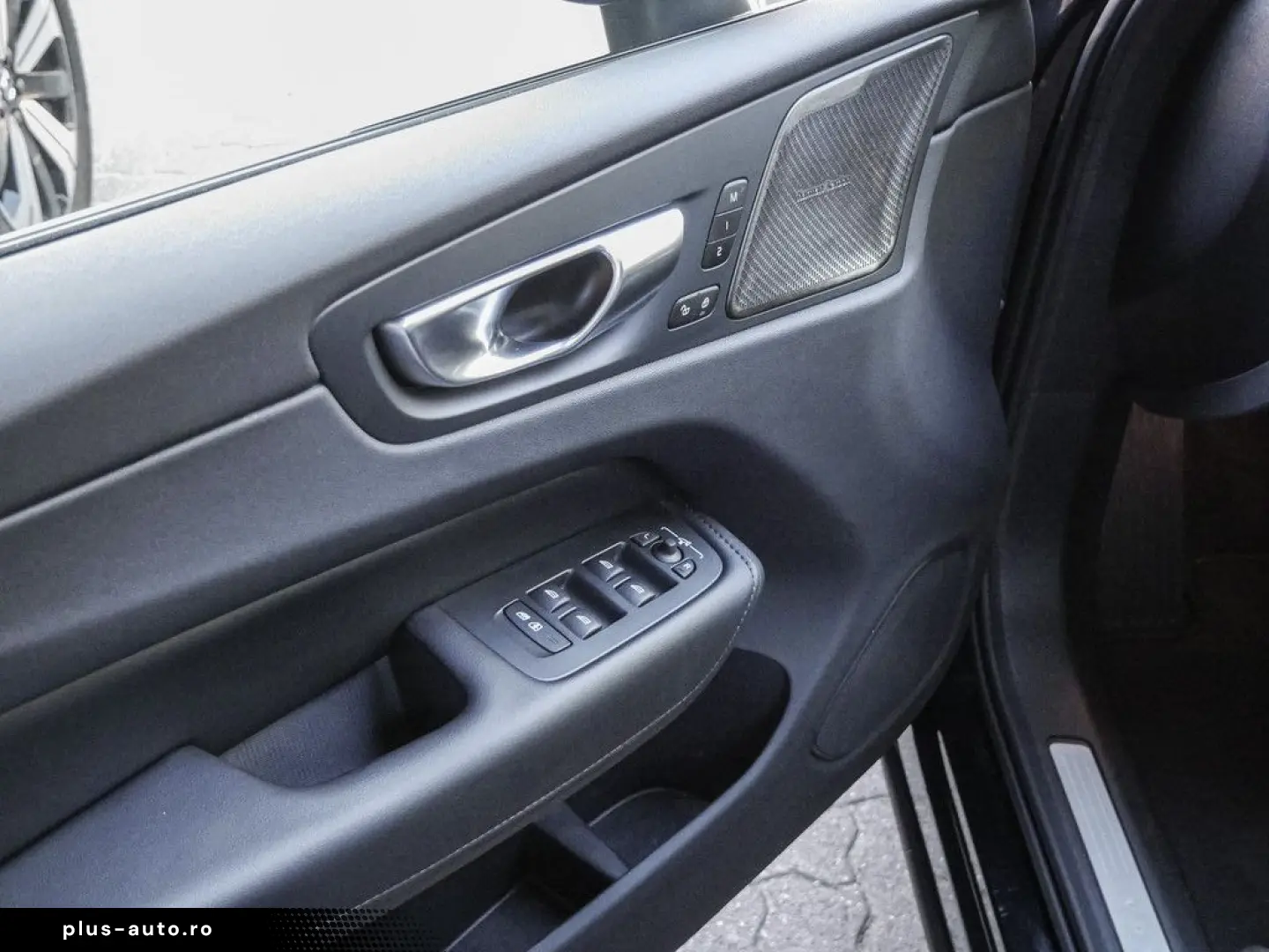 VOLVO XC60 B4 Plus Dark ACC   PANORAMA   HARMAN KARDON