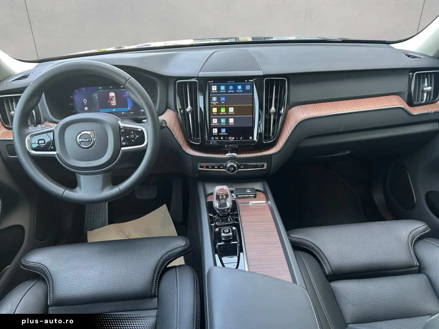 VOLVO XC60 B4 B Plus Dark