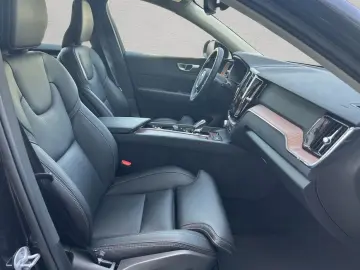 VOLVO XC60 B4 B Plus Dark