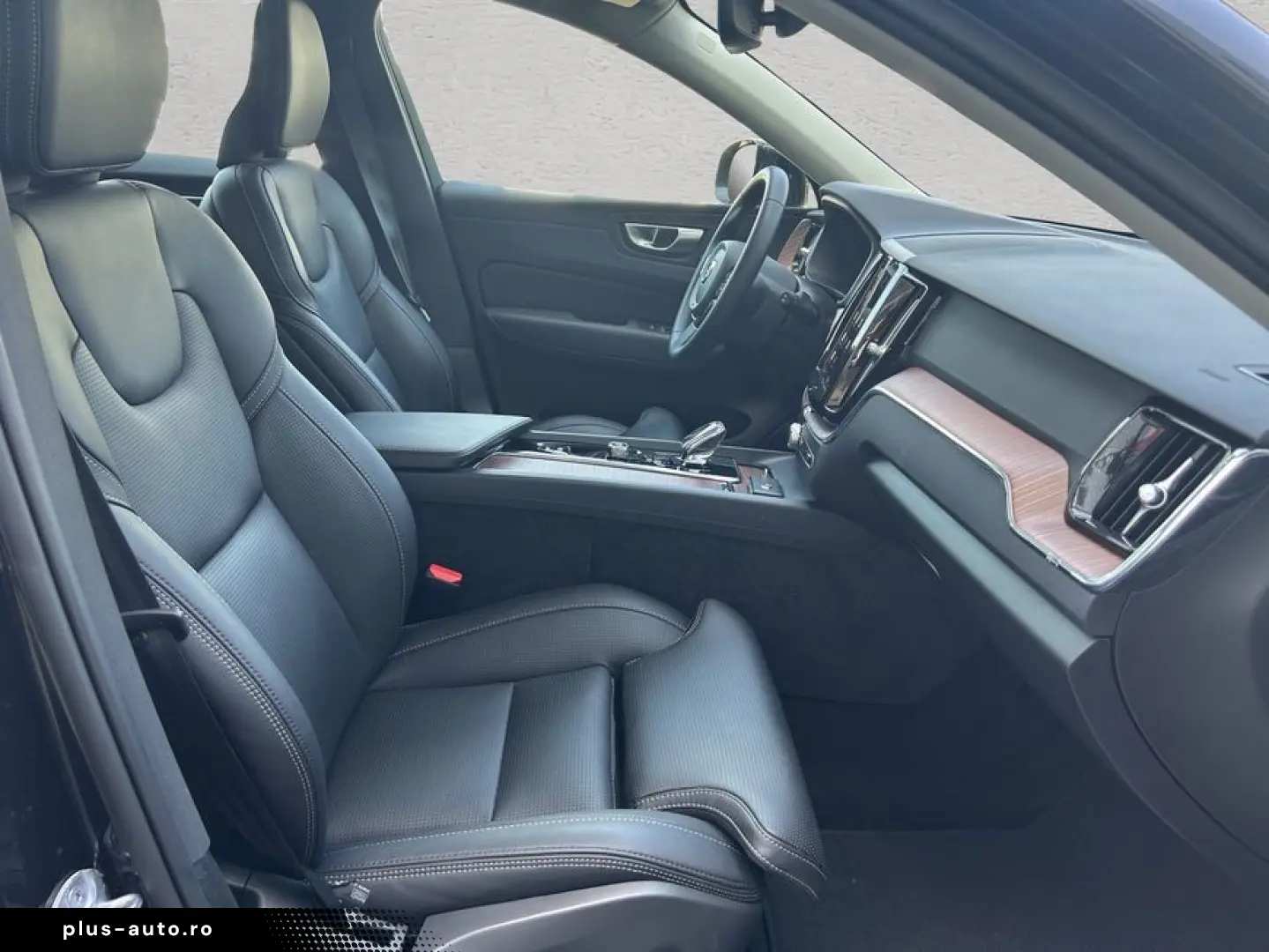 VOLVO XC60 B4 B Plus Dark