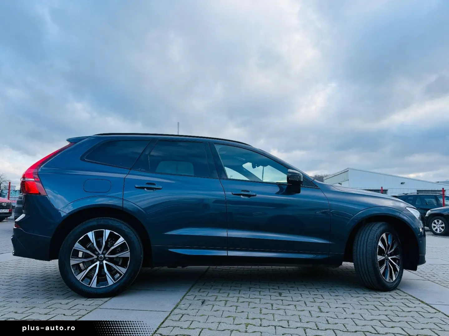 VOLVO XC60 Plus Dark AWD PANO SHZ 360 -Kamera