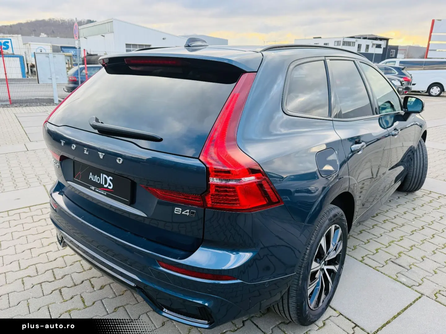 VOLVO XC60 Plus Dark AWD PANO SHZ 360 -Kamera