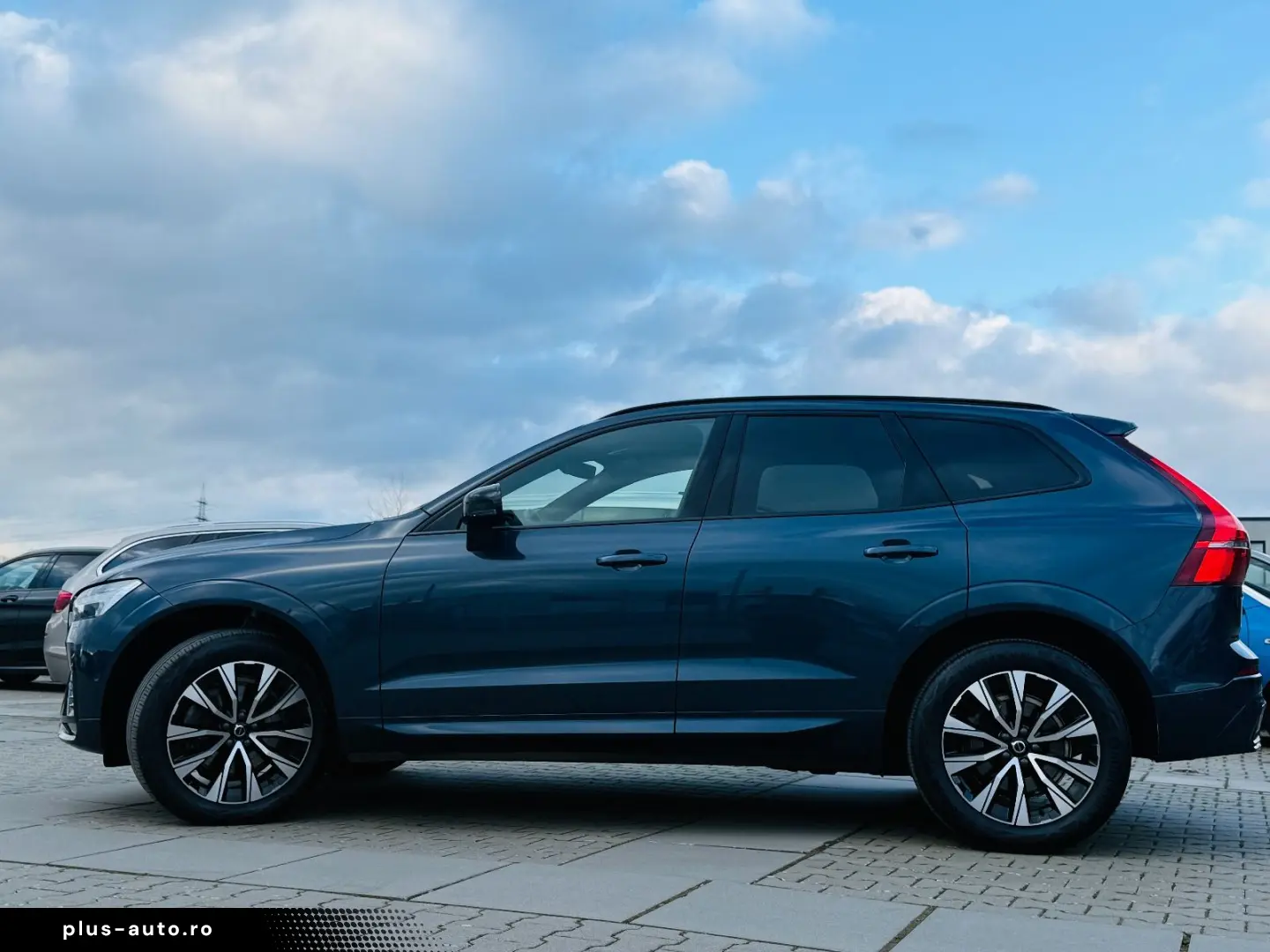 VOLVO XC60 Plus Dark AWD PANO SHZ 360 -Kamera