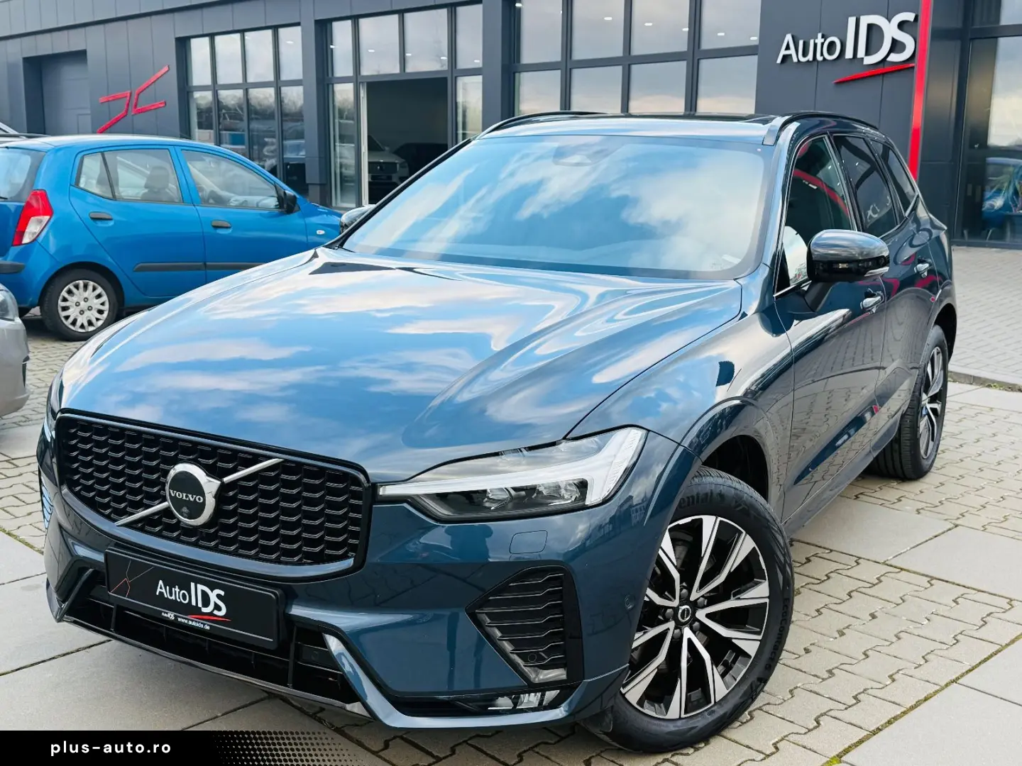 VOLVO XC60 Plus Dark AWD PANO SHZ 360 -Kamera
