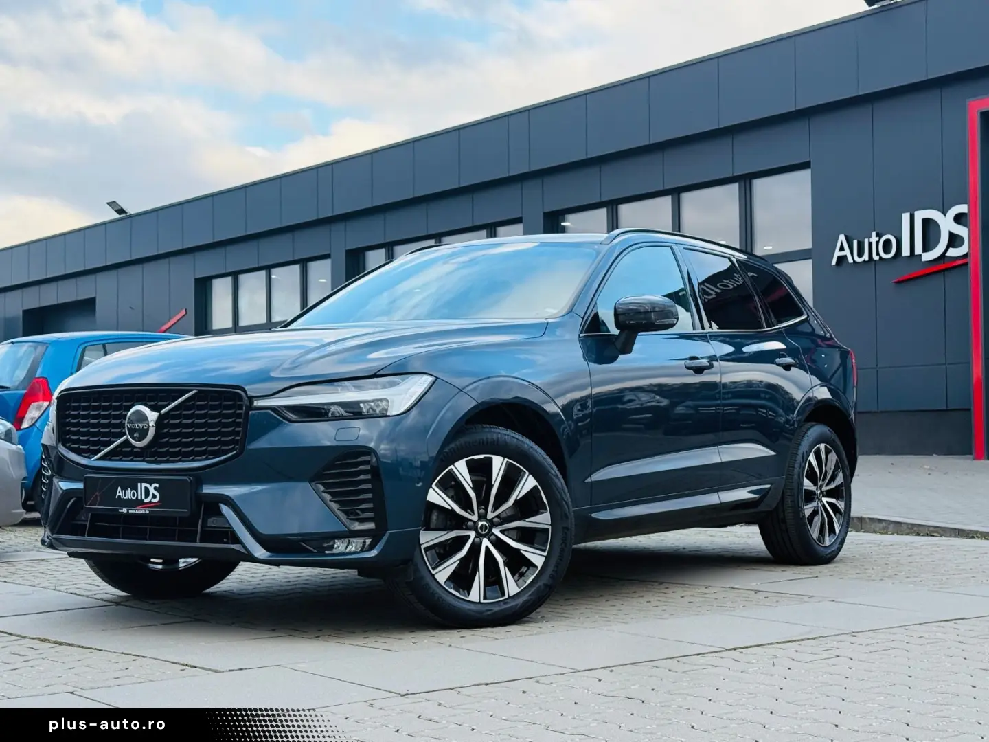 VOLVO XC60 Plus Dark AWD PANO SHZ 360 -Kamera