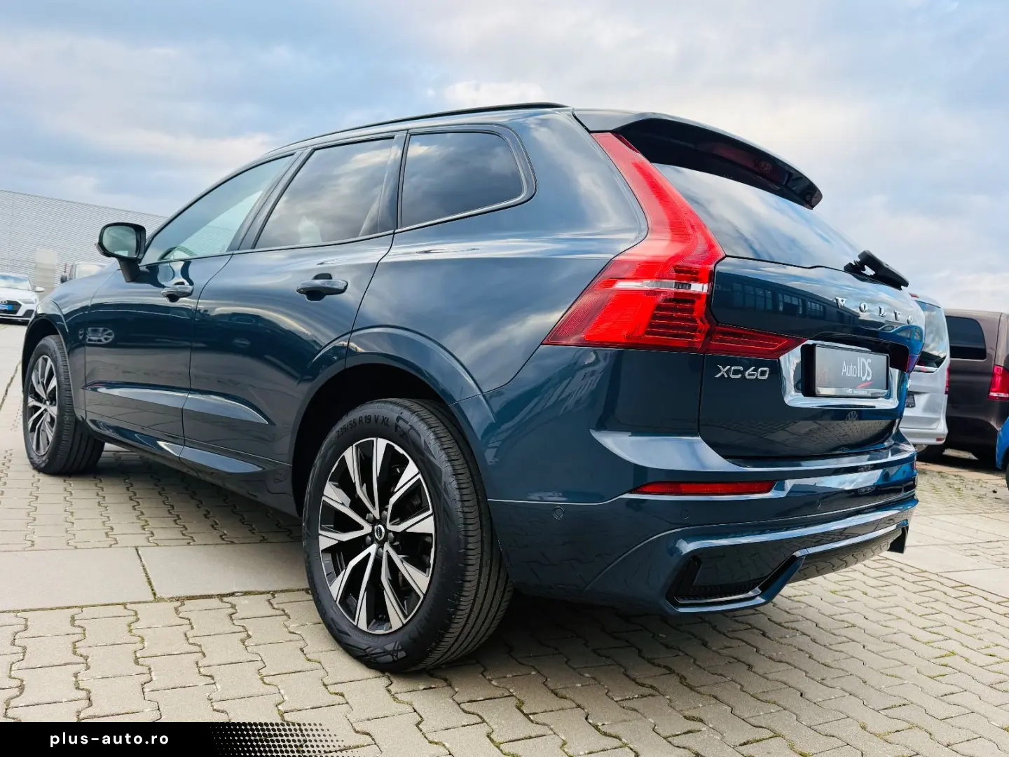 VOLVO XC60 Plus Dark AWD PANO SHZ 360 -Kamera