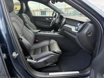 VOLVO XC60 Plus Dark AWD PANO SHZ 360 -Kamera