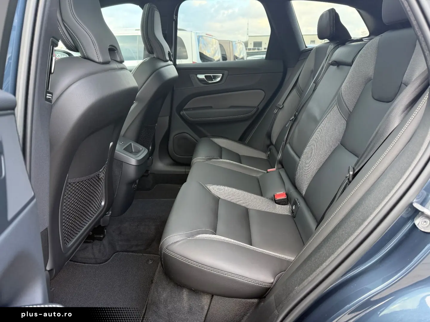 VOLVO XC60 Plus Dark AWD PANO SHZ 360 -Kamera