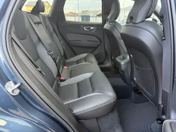 VOLVO XC60 Plus Dark AWD PANO SHZ 360 -Kamera