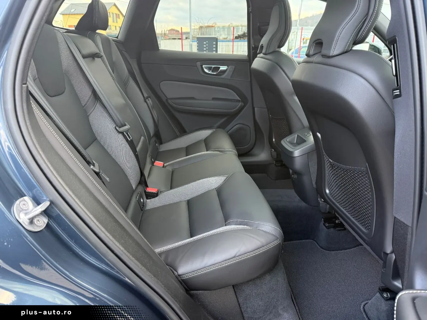 VOLVO XC60 Plus Dark AWD PANO SHZ 360 -Kamera