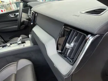 VOLVO XC60 Plus Dark AWD PANO SHZ 360 -Kamera