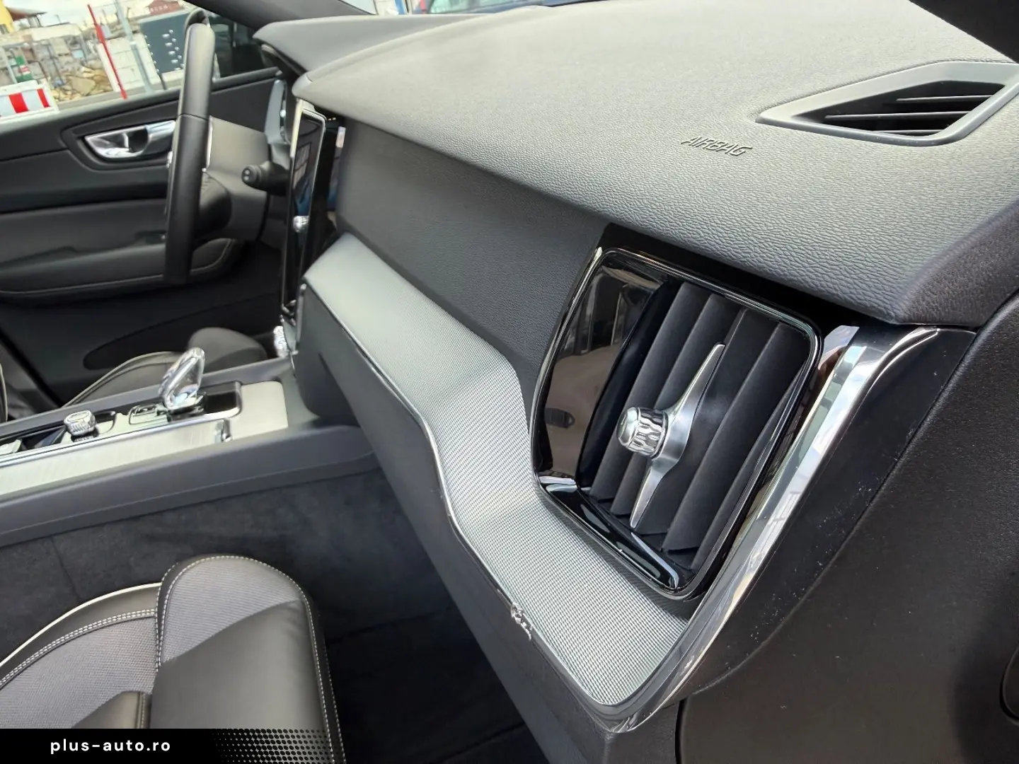 VOLVO XC60 Plus Dark AWD PANO SHZ 360 -Kamera