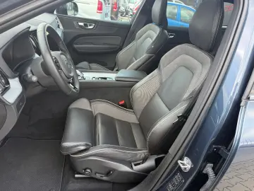 VOLVO XC60 Plus Dark AWD PANO SHZ 360 -Kamera