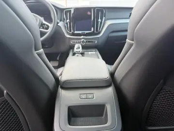 VOLVO XC60 Plus Dark AWD PANO SHZ 360 -Kamera