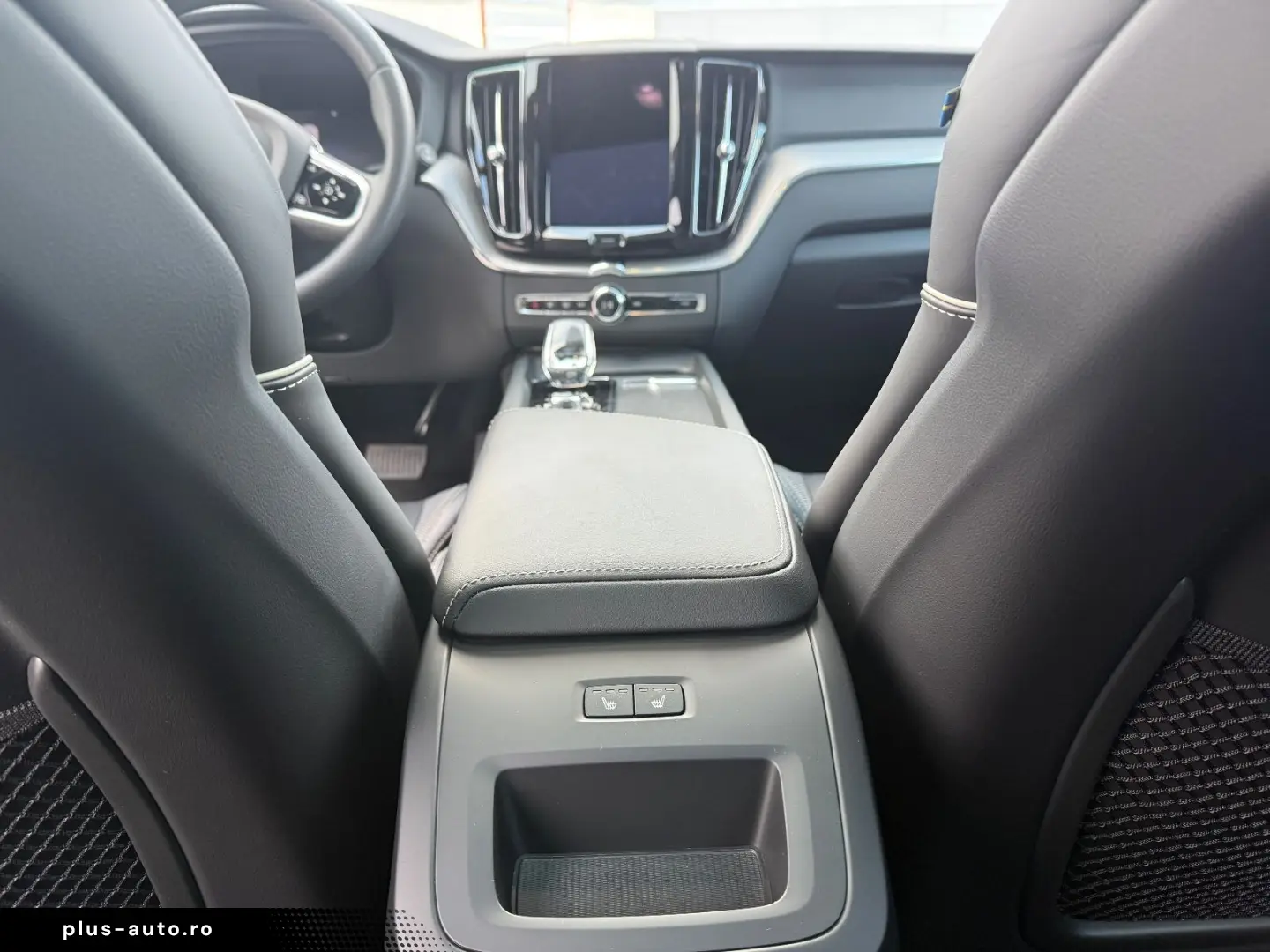 VOLVO XC60 Plus Dark AWD PANO SHZ 360 -Kamera