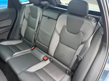 VOLVO XC60 Plus Dark AWD PANO SHZ 360 -Kamera