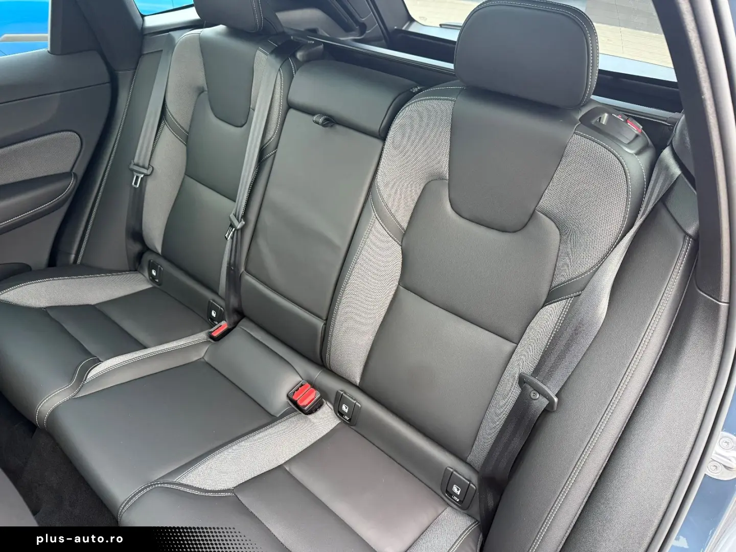 VOLVO XC60 Plus Dark AWD PANO SHZ 360 -Kamera