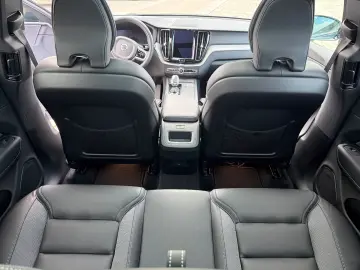 VOLVO XC60 Plus Dark AWD PANO SHZ 360 -Kamera