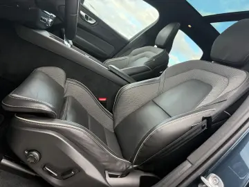 VOLVO XC60 Plus Dark AWD PANO SHZ 360 -Kamera