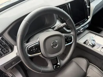 VOLVO XC60 Plus Dark AWD PANO SHZ 360 -Kamera