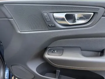 VOLVO XC60 Plus Dark AWD PANO SHZ 360 -Kamera