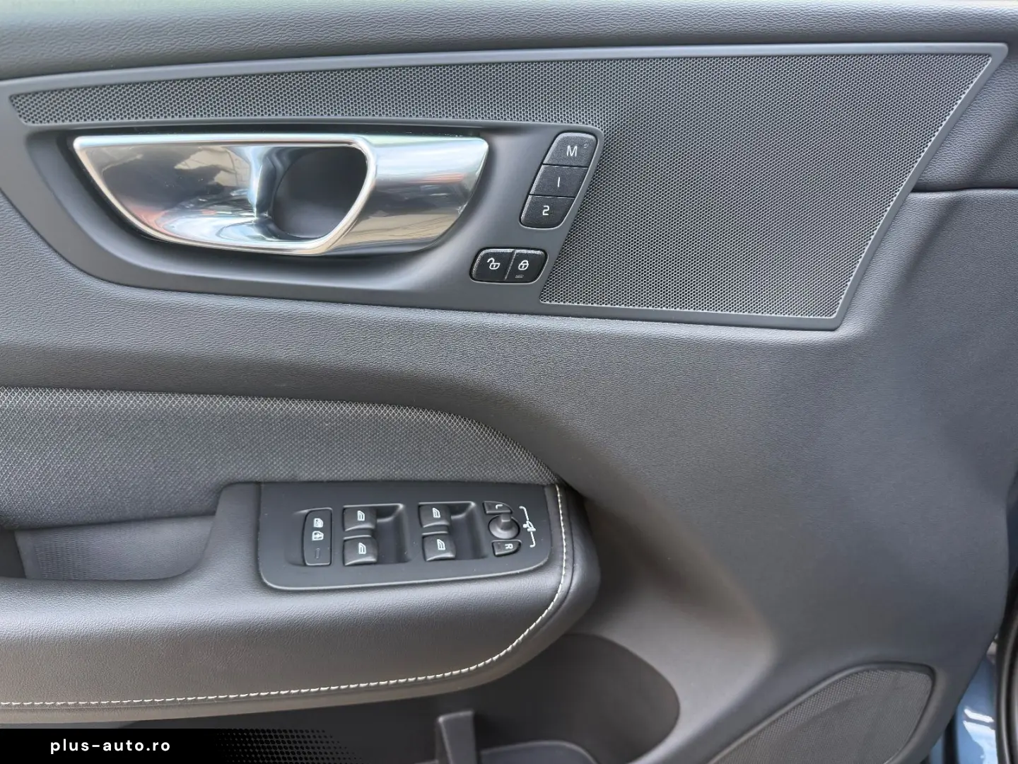 VOLVO XC60 Plus Dark AWD PANO SHZ 360 -Kamera