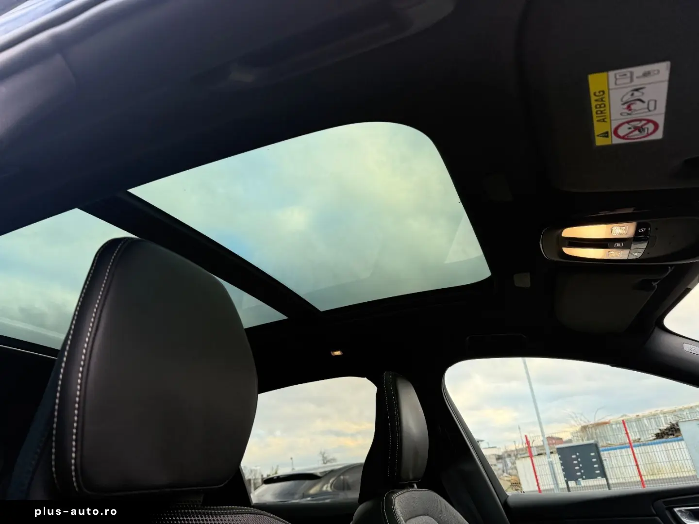 VOLVO XC60 Plus Dark AWD PANO SHZ 360 -Kamera