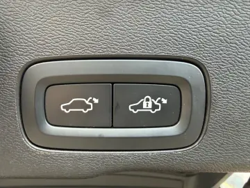 VOLVO XC60 Plus Dark AWD PANO SHZ 360 -Kamera