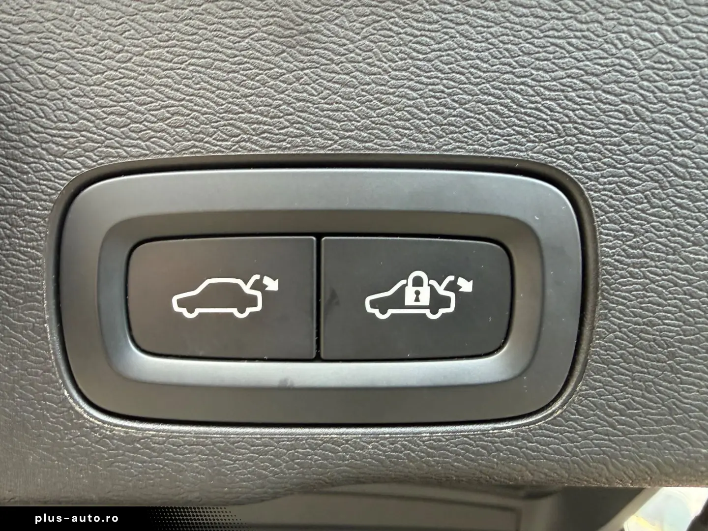 VOLVO XC60 Plus Dark AWD PANO SHZ 360 -Kamera