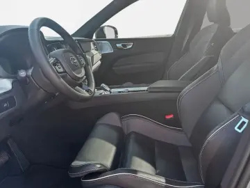 VOLVO XC60 B4 D AWD Ultimate Dark SiH AUT FIS ISOFIX