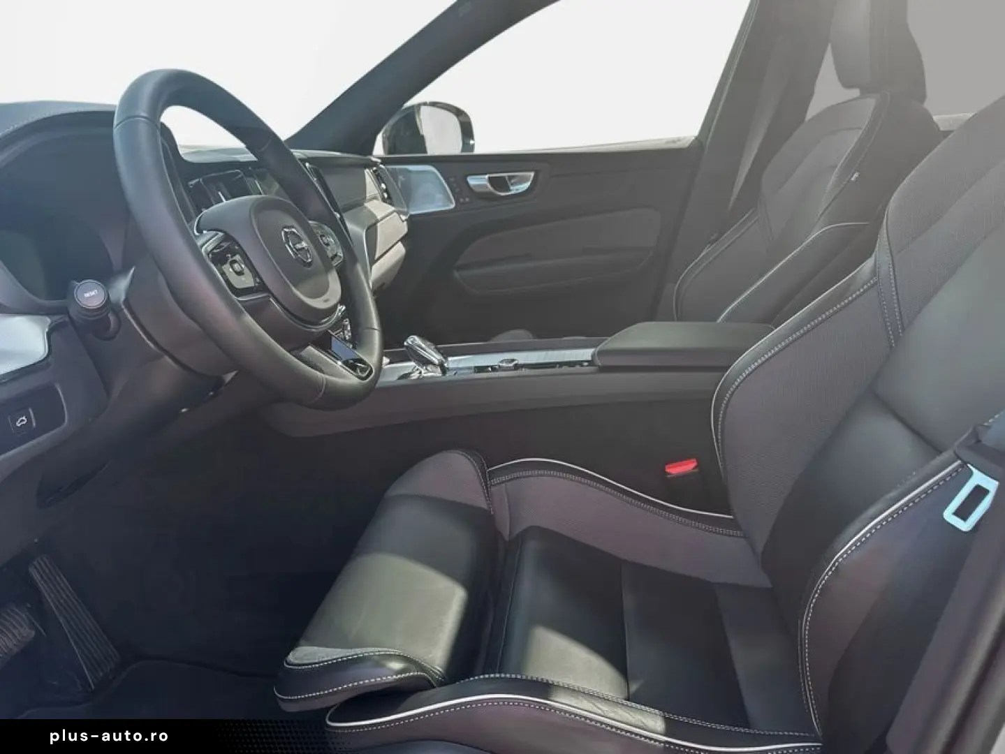 VOLVO XC60 B4 D AWD Ultimate Dark SiH AUT FIS ISOFIX