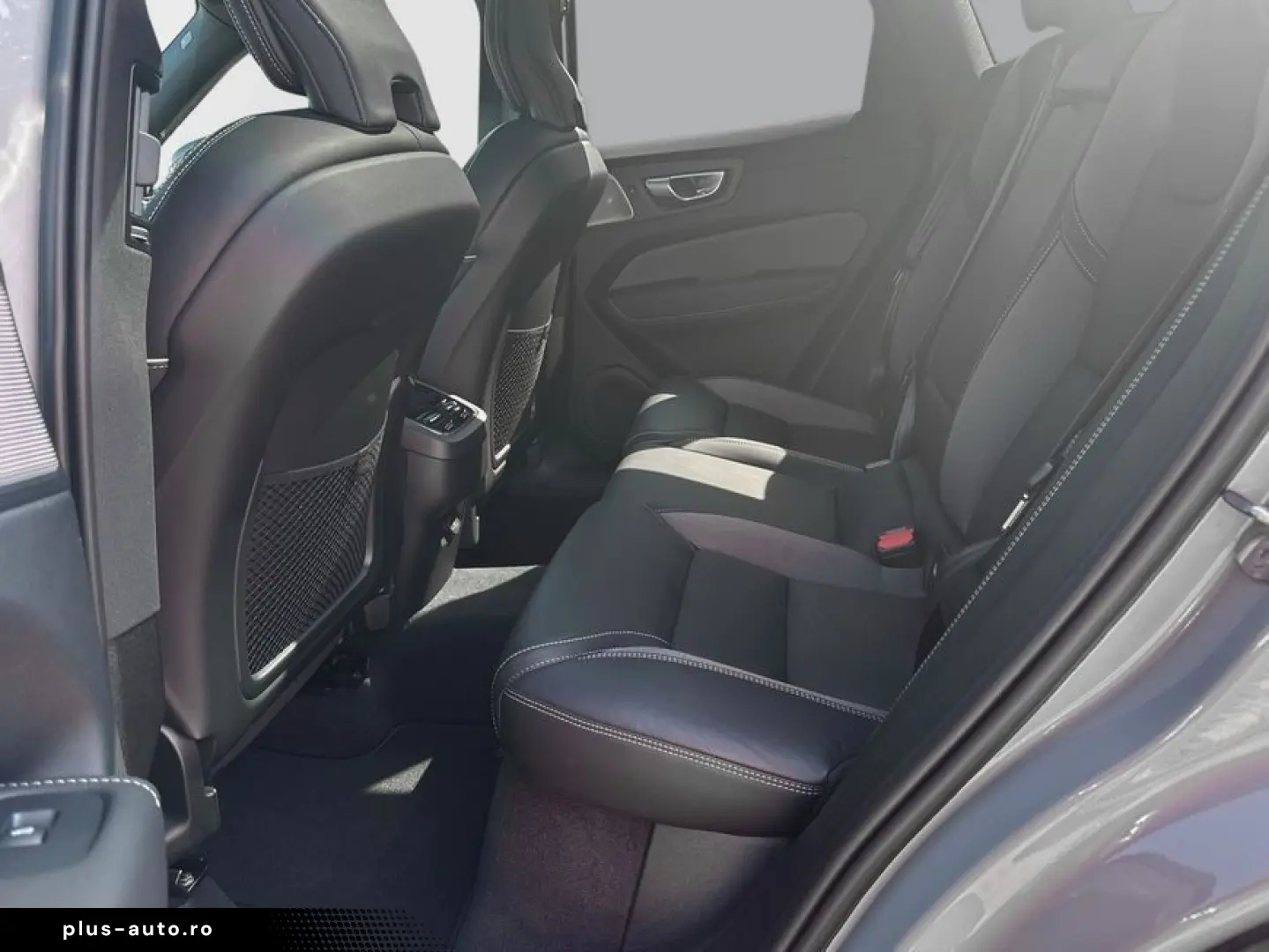 VOLVO XC60 B4 D AWD Ultimate Dark SiH AUT FIS ISOFIX