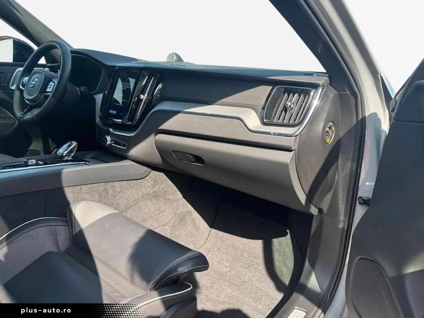 VOLVO XC60 B4 D AWD Ultimate Dark SiH AUT FIS ISOFIX