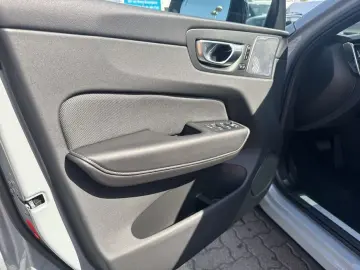 VOLVO XC60 B4 D AWD Ultimate Dark SiH AUT FIS ISOFIX