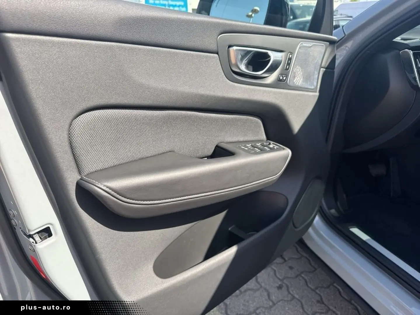 VOLVO XC60 B4 D AWD Ultimate Dark SiH AUT FIS ISOFIX