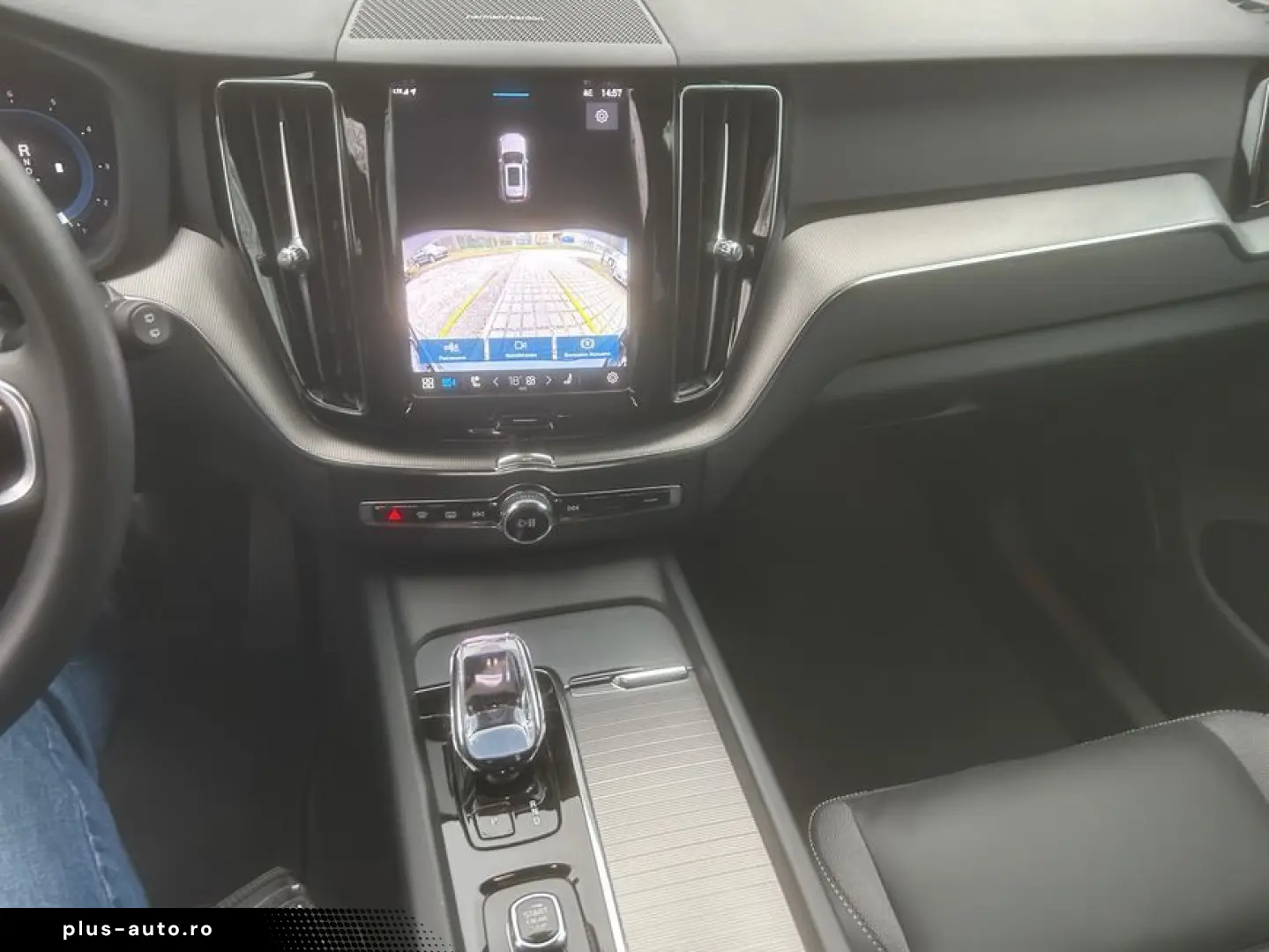 VOLVO XC60 B4 D Plus Dark LED  Keyless  Navi  AHK