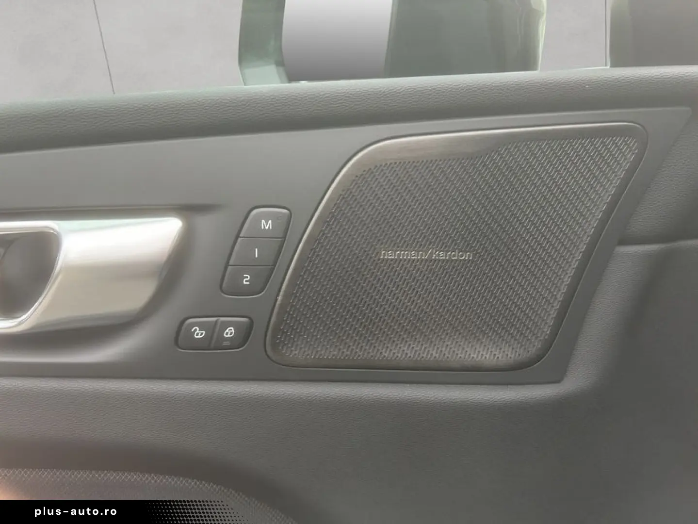 VOLVO XC60 B4 D Plus Dark LED  Keyless  Navi  AHK