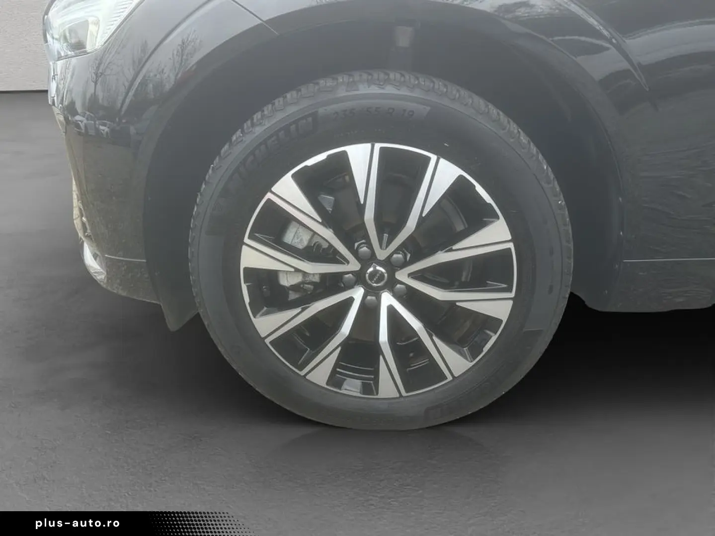 VOLVO XC60 B4 D Plus Dark LED  Keyless  Navi  AHK