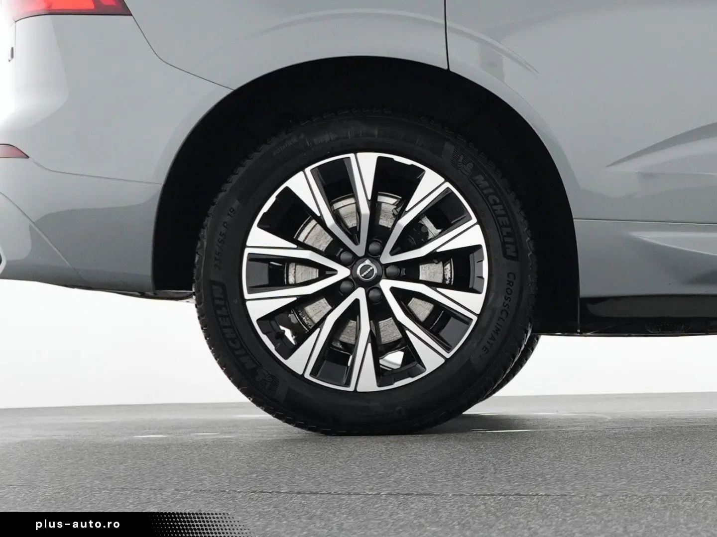 VOLVO XC60 B4 Diesel AWD Plus Dark 19  VOLL-LED ACC