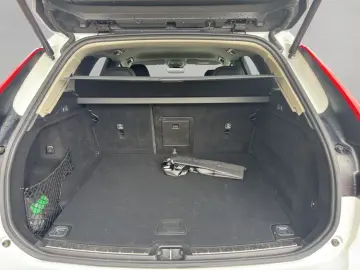 VOLVO XC60 B4 AWD Plus-Dark Aut Leder Voll-LED Google-