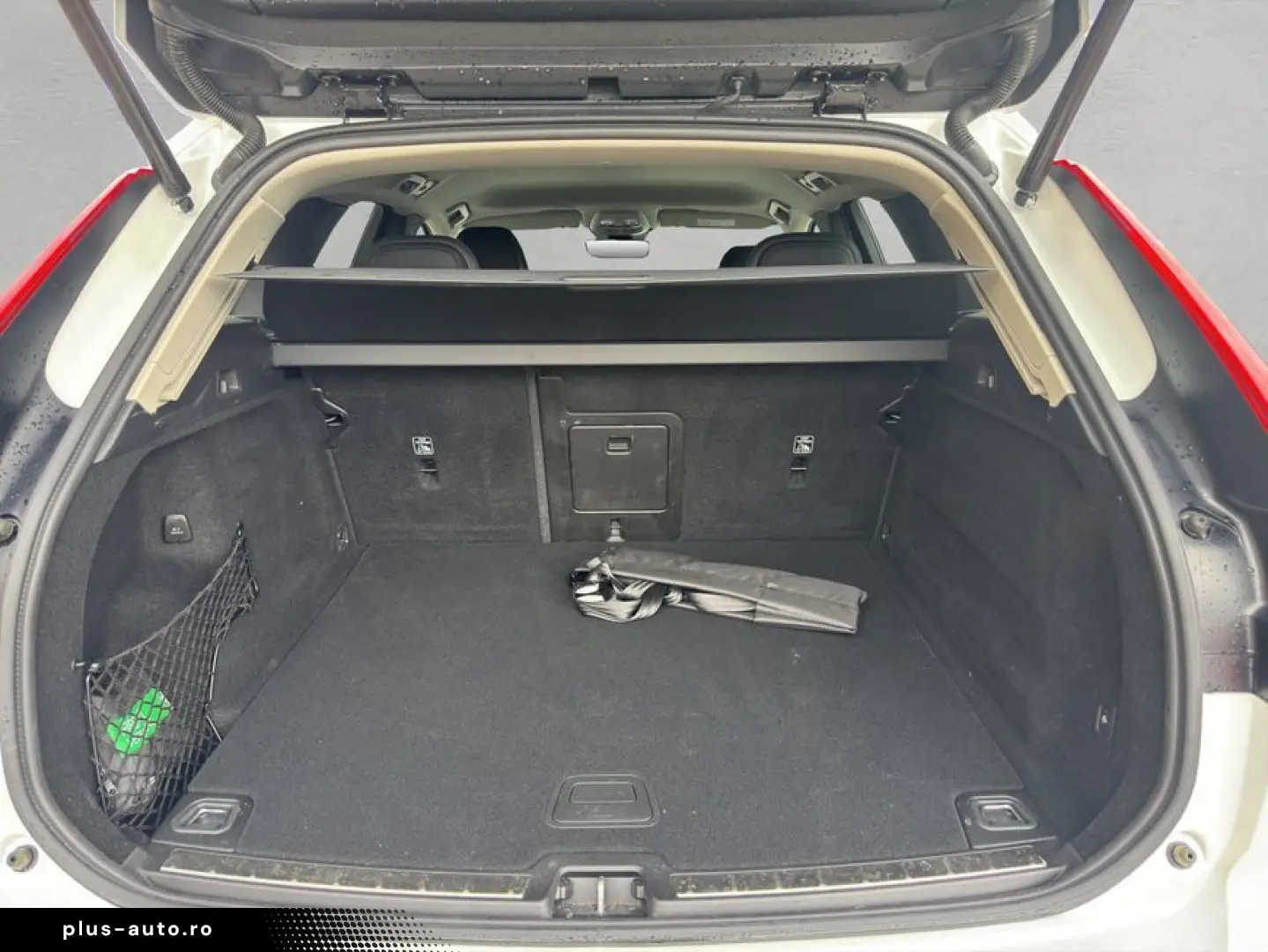 VOLVO XC60 B4 AWD Plus-Dark Aut Leder Voll-LED Google-