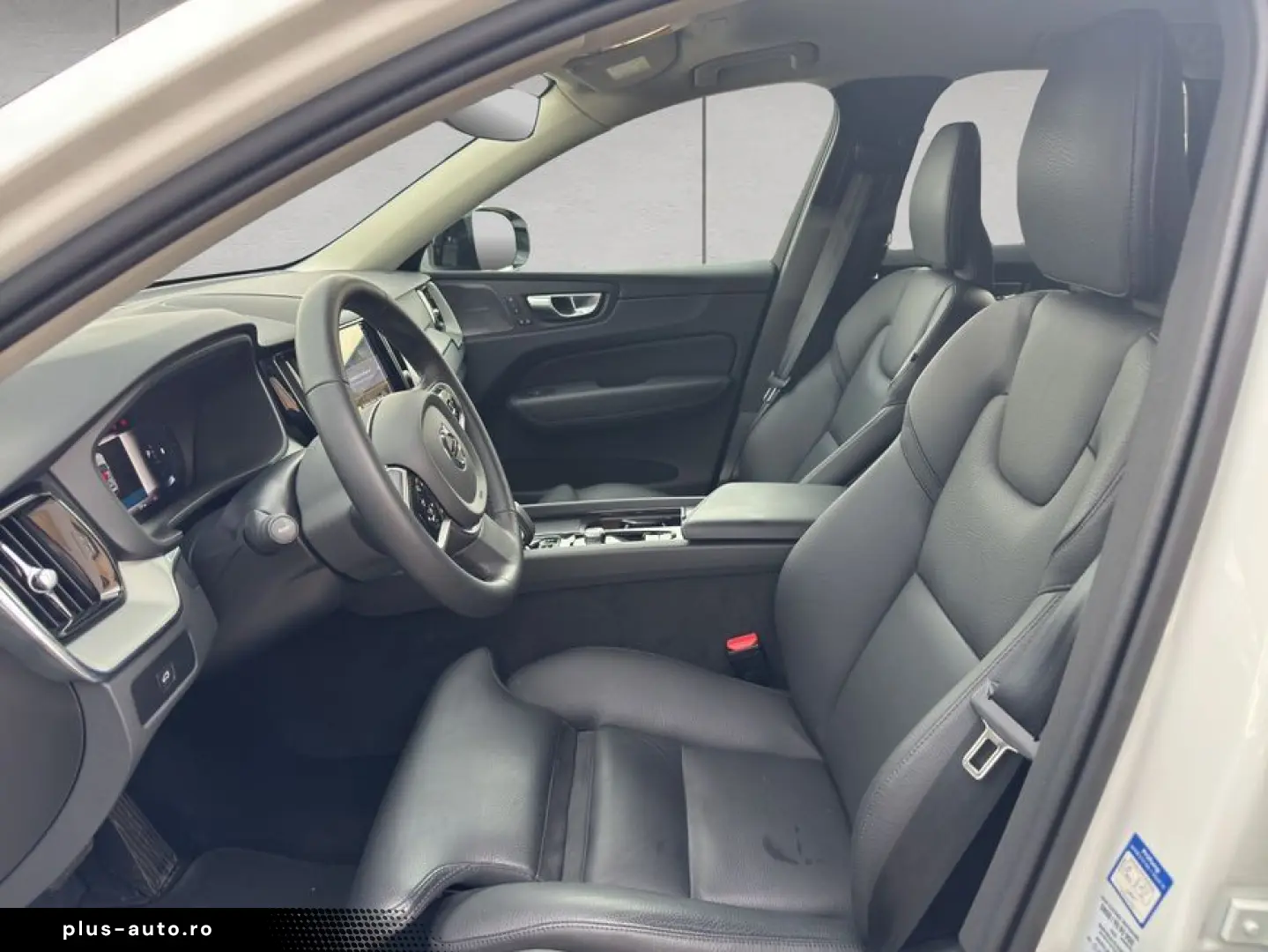 VOLVO XC60 B4 AWD Plus-Dark Aut Leder Voll-LED Google-