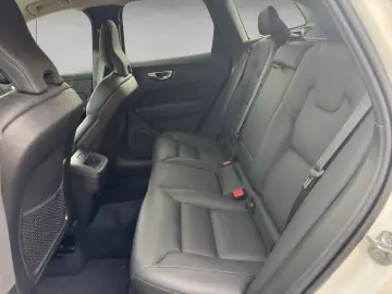 VOLVO XC60 B4 AWD Plus-Dark Aut Leder Voll-LED Google-