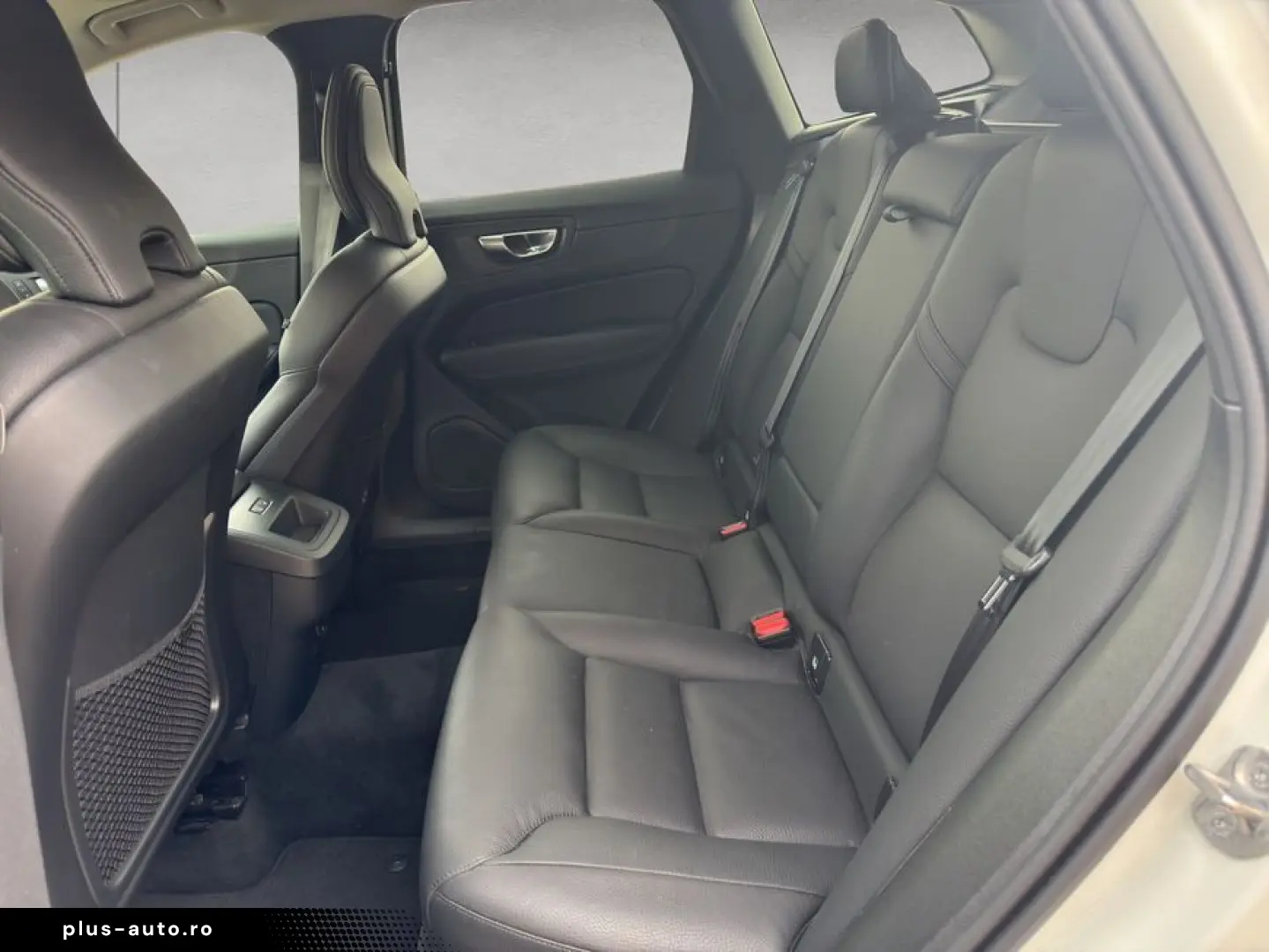 VOLVO XC60 B4 AWD Plus-Dark Aut Leder Voll-LED Google-
