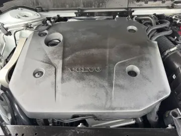 VOLVO XC60 B4 AWD Plus-Dark Aut Leder Voll-LED Google-