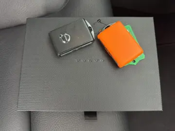 VOLVO XC60 B4 AWD Plus-Dark Aut Leder Voll-LED Google-