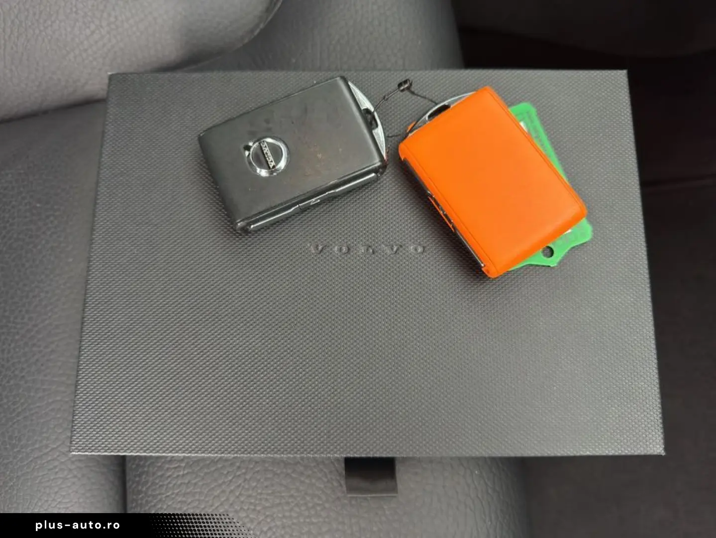 VOLVO XC60 B4 AWD Plus-Dark Aut Leder Voll-LED Google-