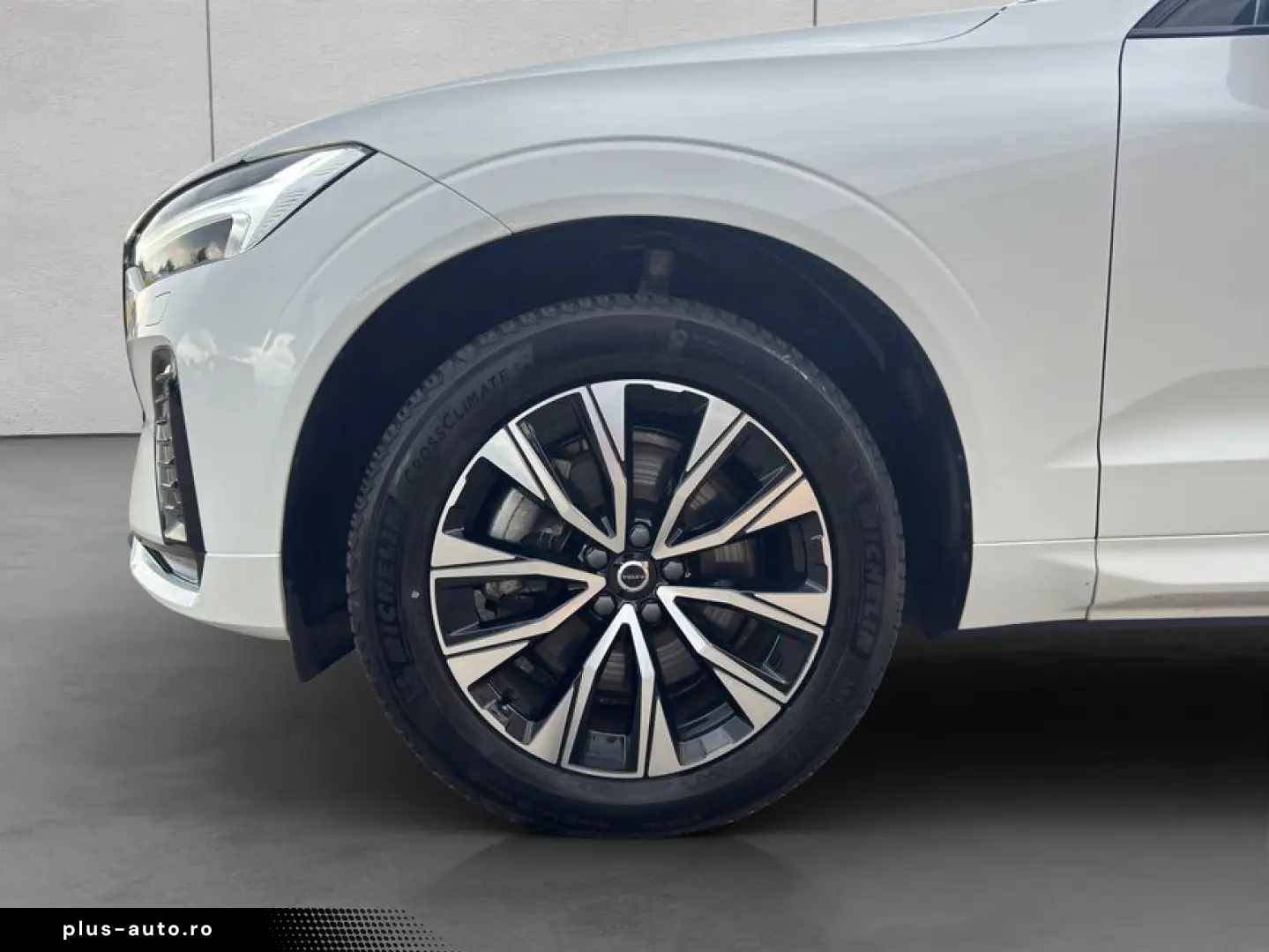 VOLVO XC60 B4 AWD Plus-Dark Aut Leder Voll-LED Google-