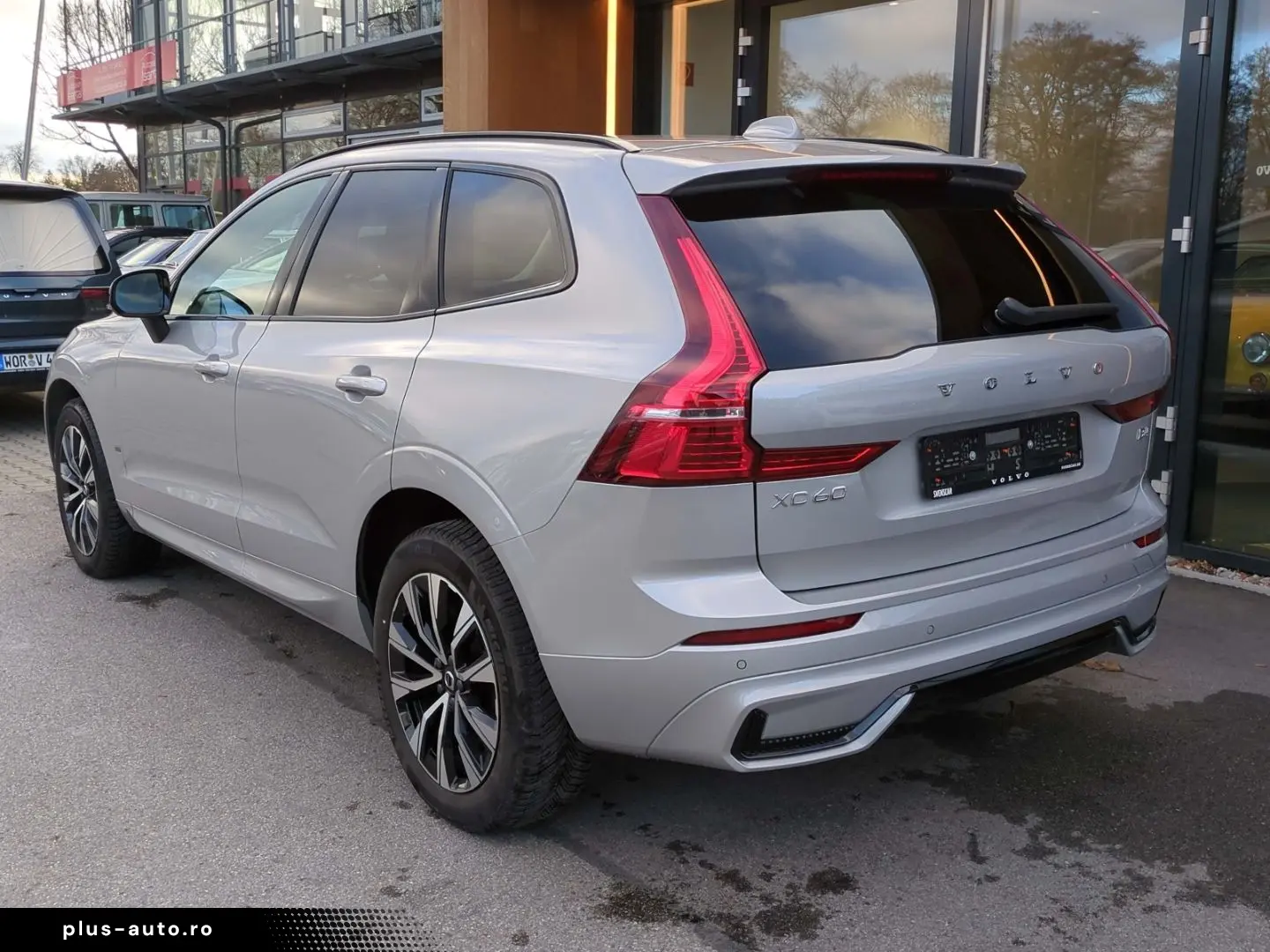 VOLVO XC60 Plus Dark 2WD B4 Diesel EU6d Digitales Cock